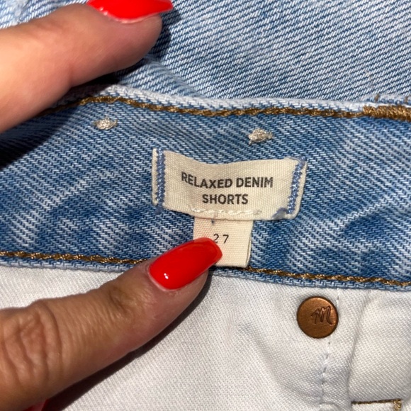 Madewell | Relaxed Denim Shorts Size: 27 - Picture 4 of 6